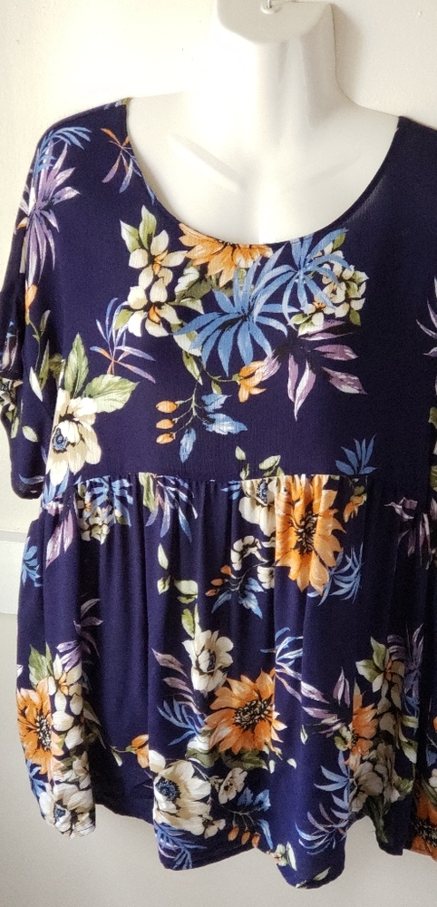 Blue floral short-sleeved top